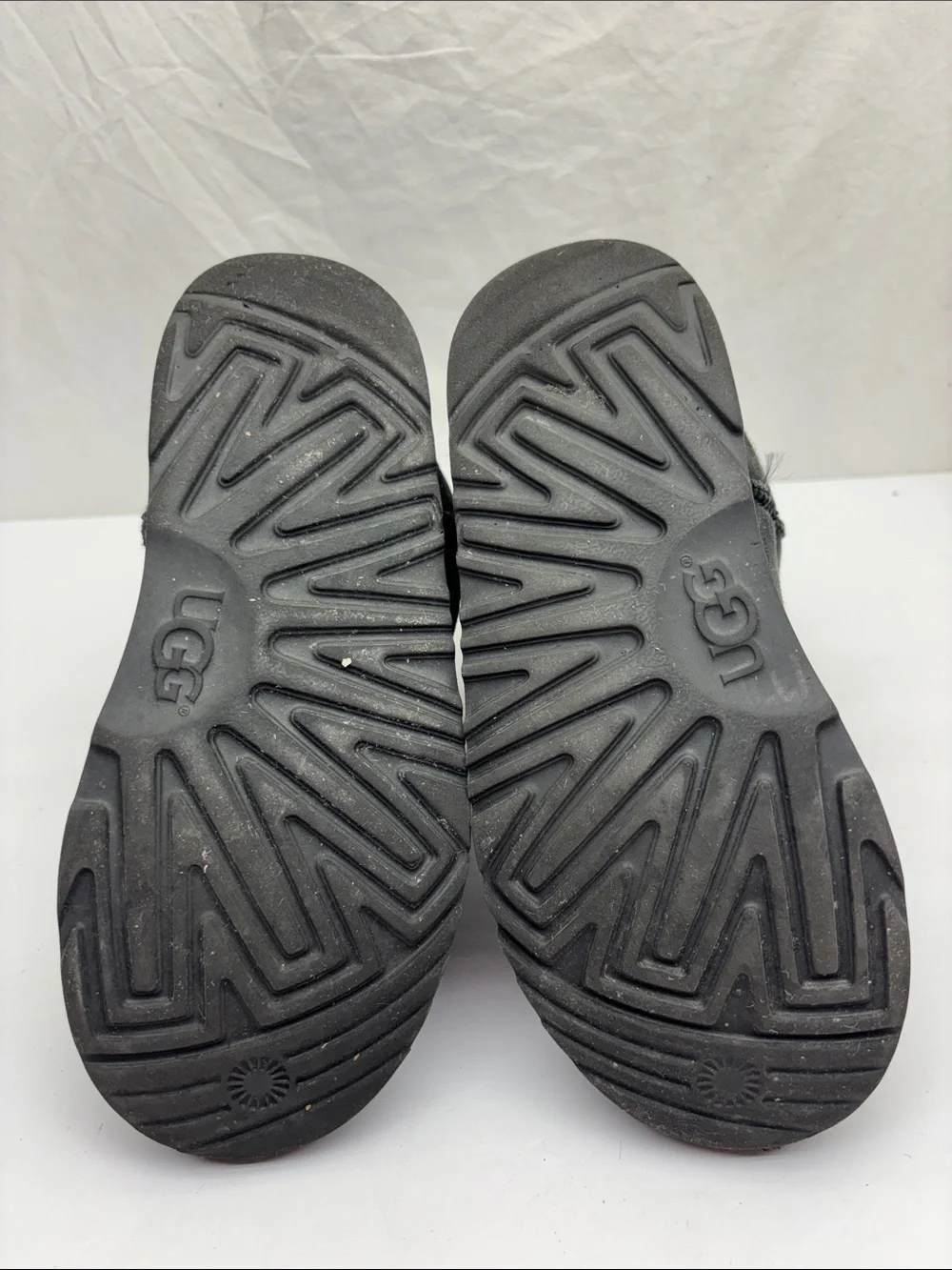 UGG Kids Black Suede Winter Boots, Cozy Lined Slip-On, SZ 4 big girl, box 3 G